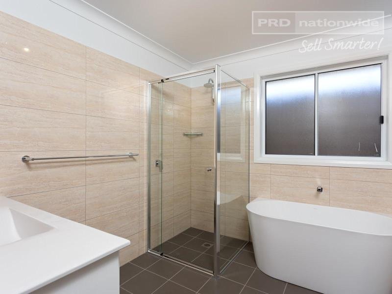 16 Chang Avenue LLOYD 8