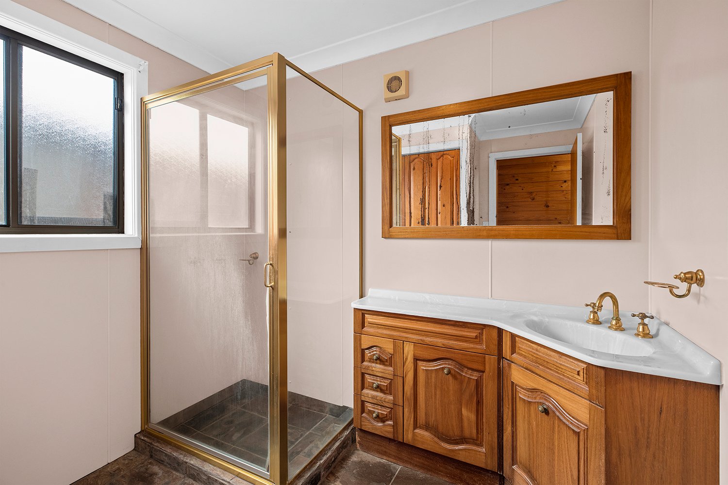 16 Church Street NANA GLEN 9