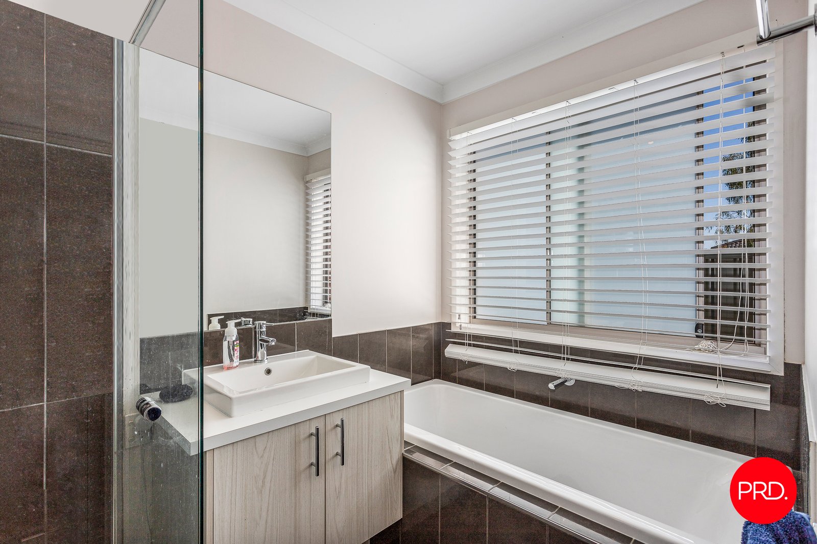 16 Clarcoll Crescent KANGAROO FLAT 14