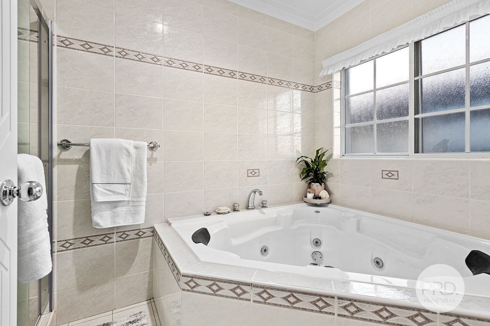 16 Clevedon Road HURSTVILLE 6