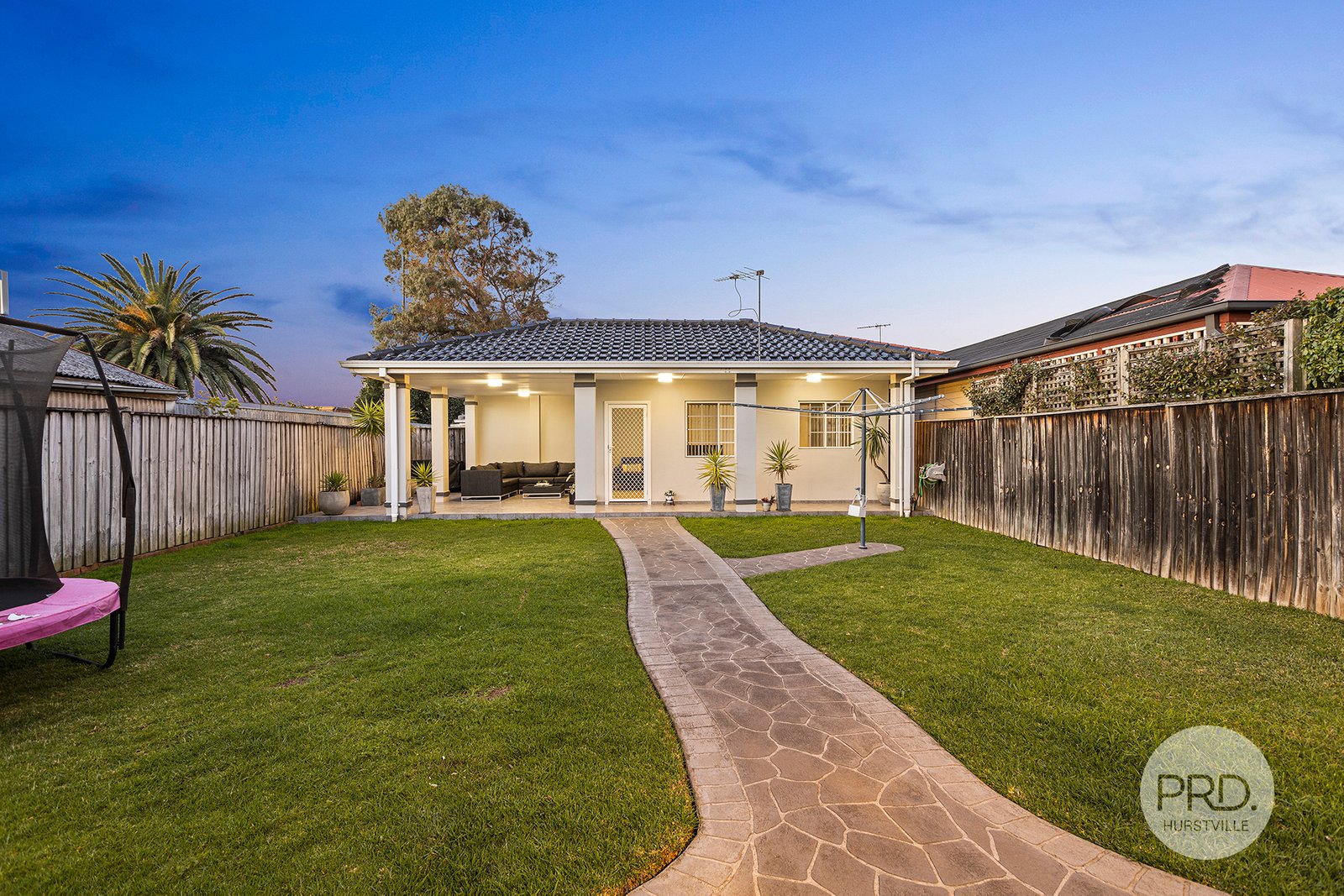 16 Clevedon Road HURSTVILLE 8