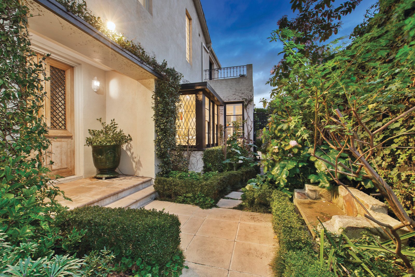 16 Cole Court, Toorak, VIC