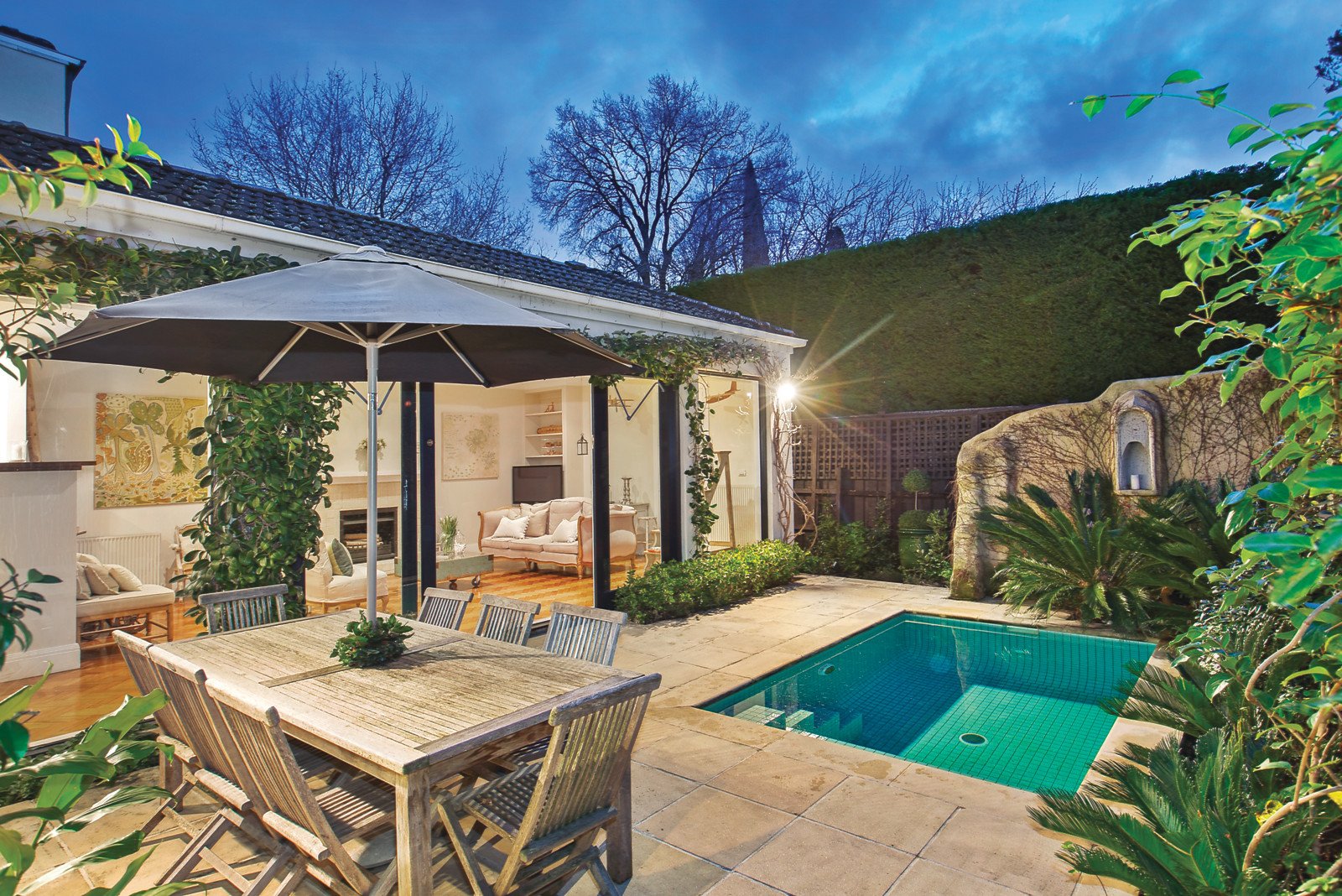 16 Cole Court, Toorak, VIC