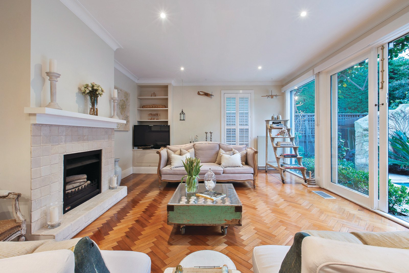 16 Cole Court, Toorak, VIC