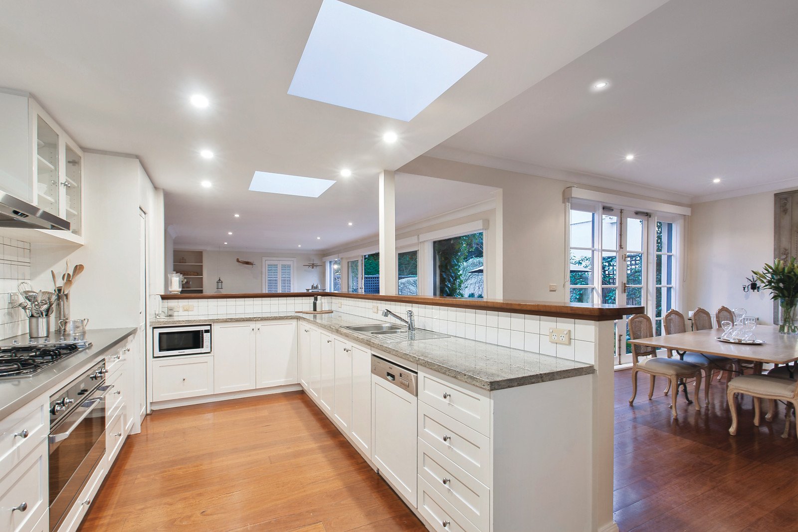 16 Cole Court, Toorak, VIC