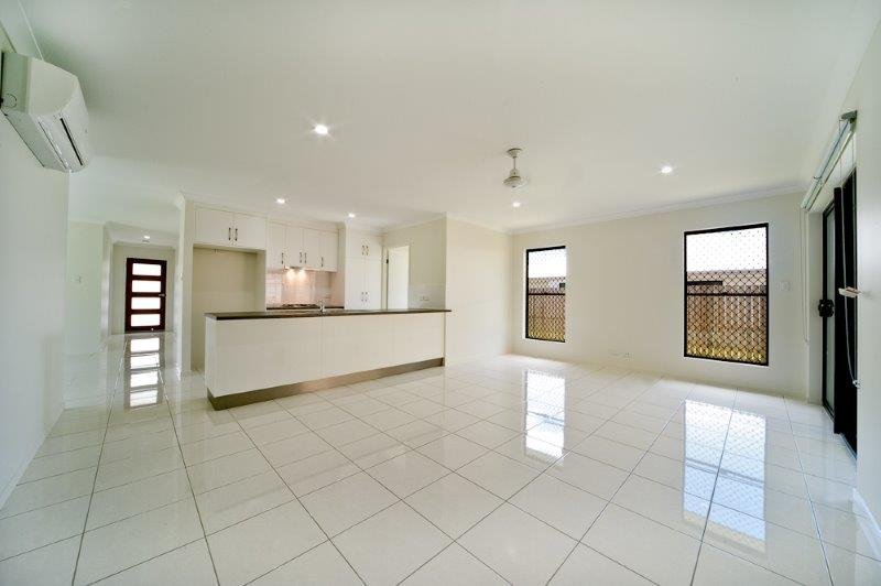 16 Companion Way CANNONVALE 2