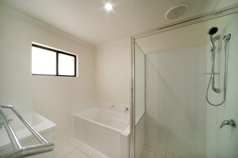 16 Companion Way CANNONVALE 8