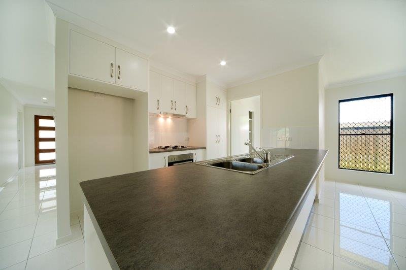 16 Companion Way CANNONVALE 12