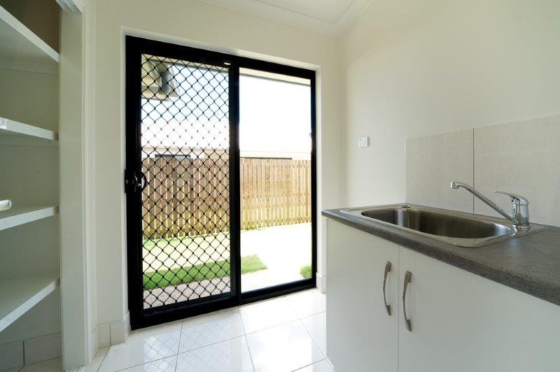 16 Companion Way CANNONVALE 13