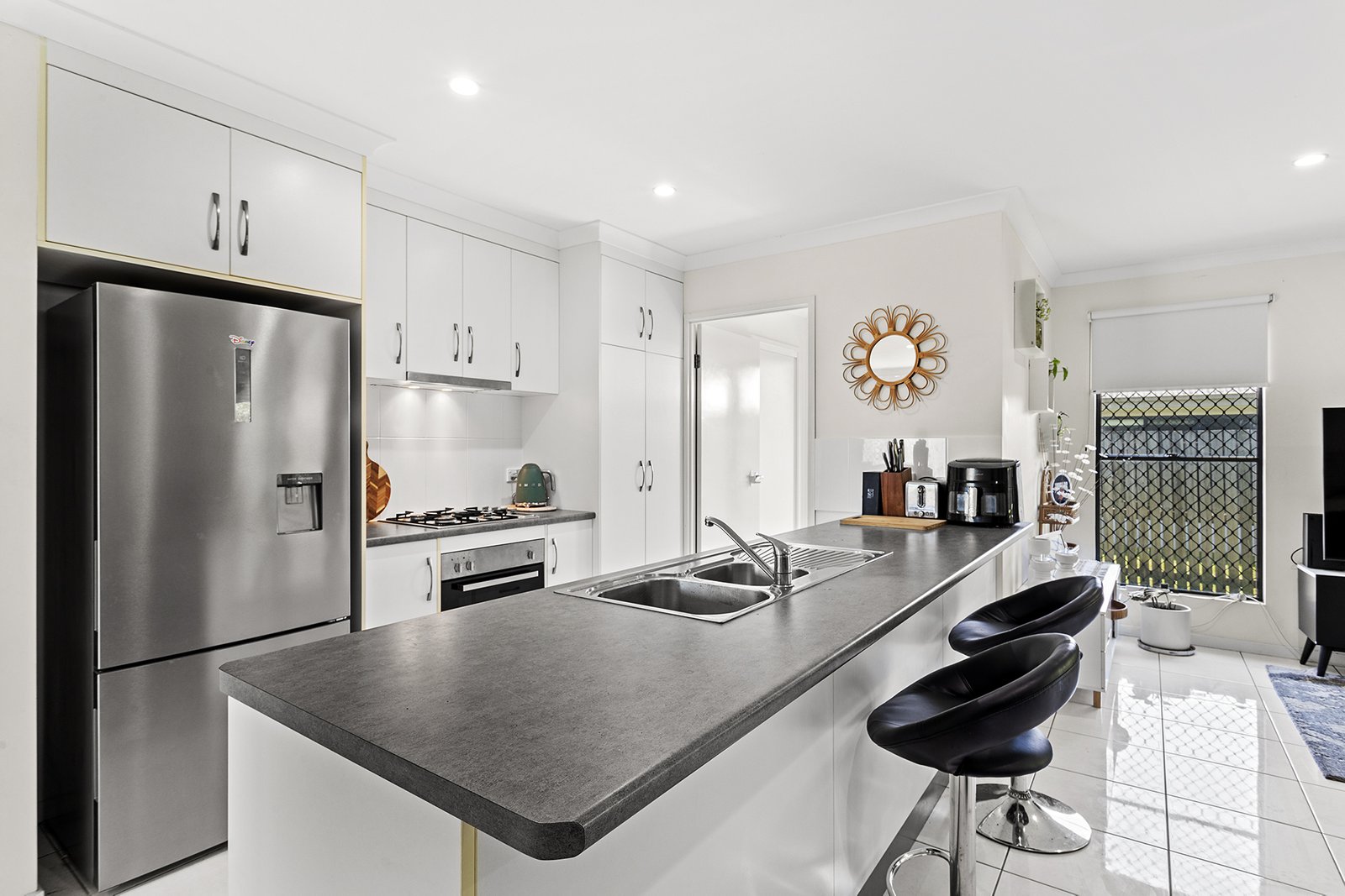 16 Companion Way CANNONVALE 2