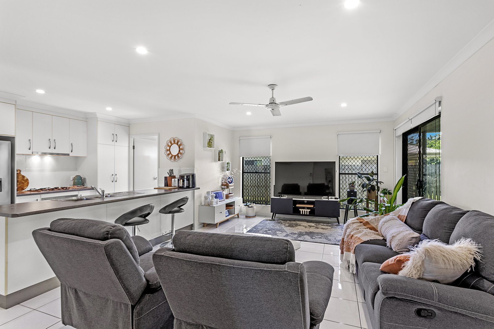 16 Companion Way CANNONVALE 5