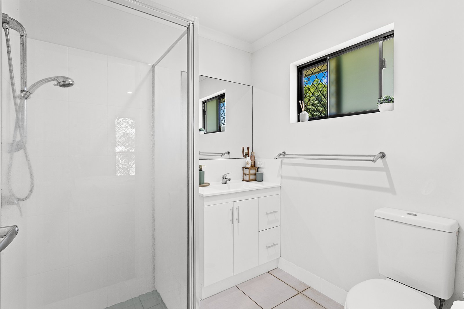 16 Companion Way CANNONVALE 8