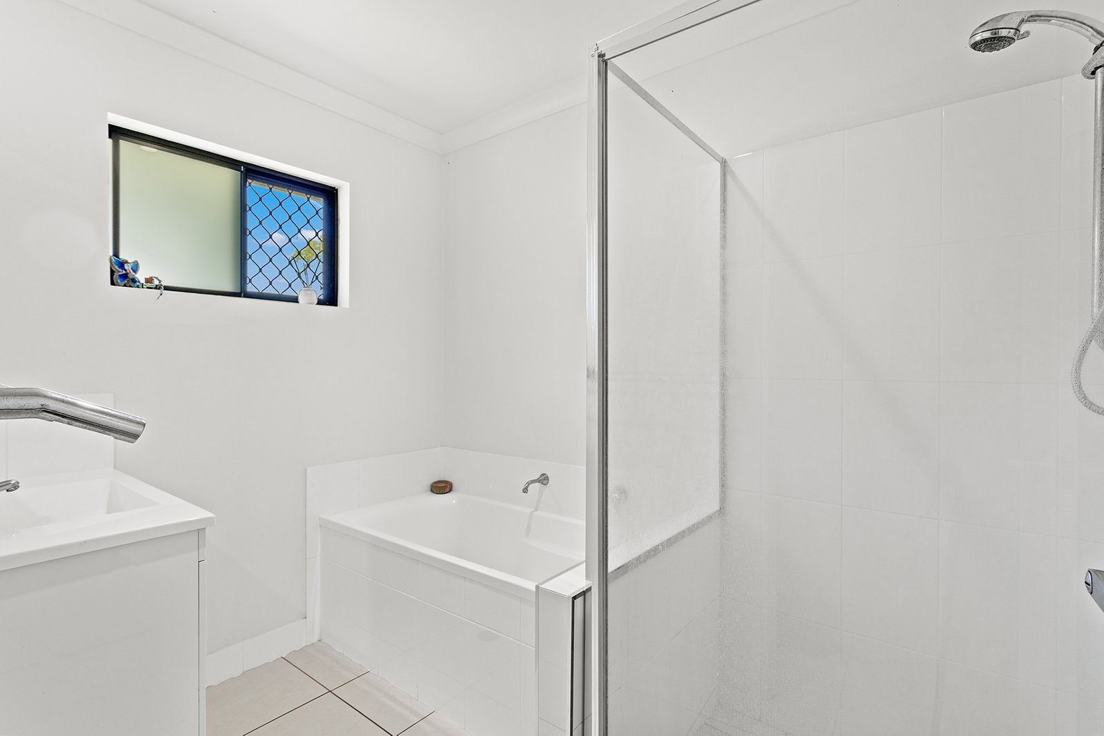 16 Companion Way CANNONVALE 13