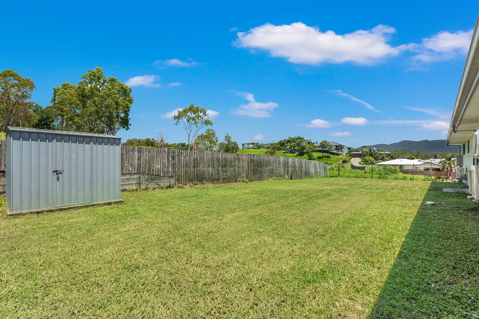 16 Companion Way CANNONVALE 18