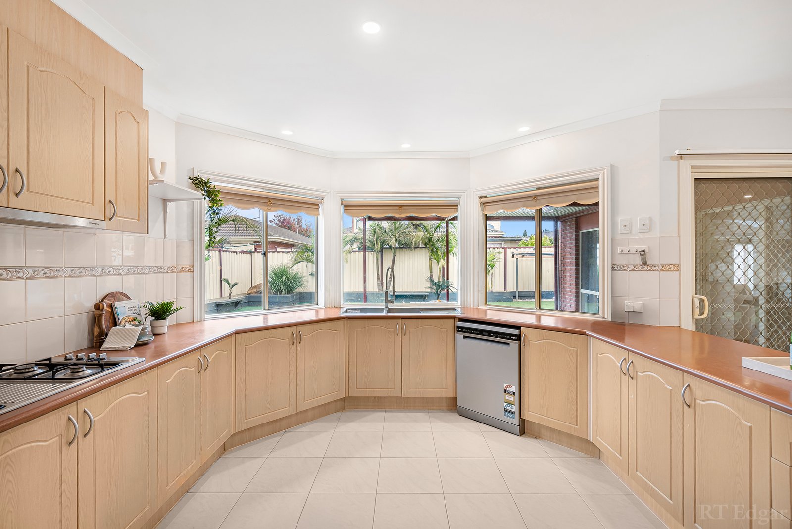 Real Estate and Property in 16 Coomgarie Terrace, Cairnlea, VIC