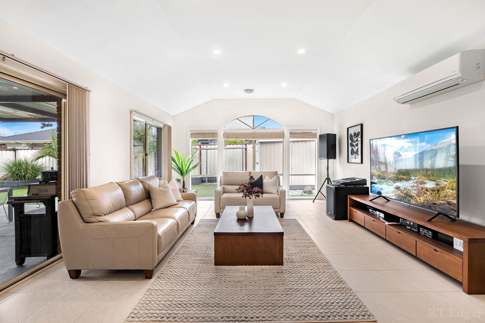 Real Estate and Property in 16 Coomgarie Terrace, Cairnlea, VIC