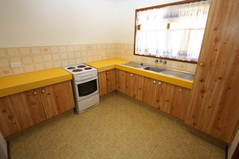 1/6 Corunna Crescent ASHMORE 3