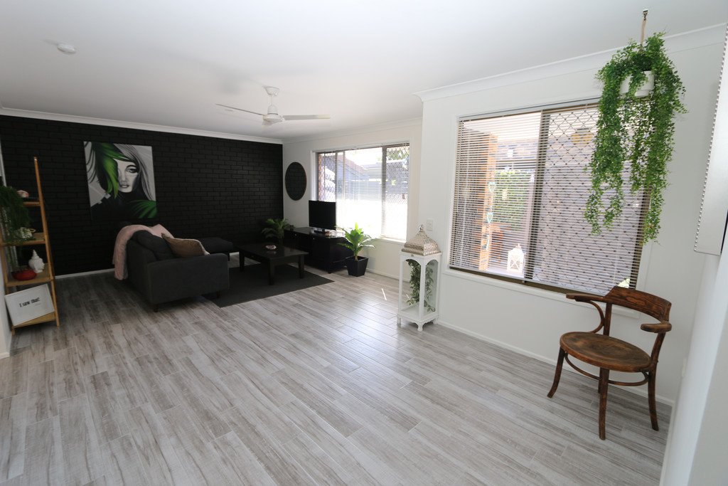 1/6 Corunna Crescent ASHMORE 10