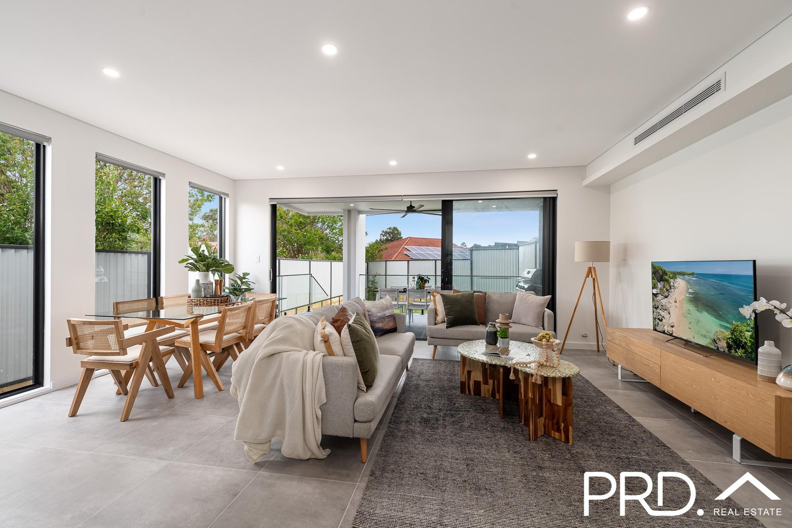 16 Cowland Avenue EAST HILLS 2