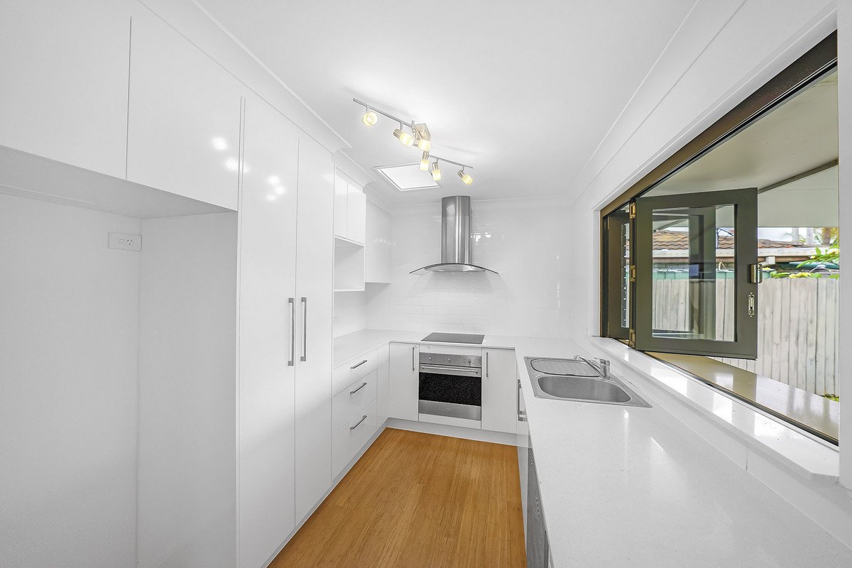 1/6 Crimson Court Miami 2