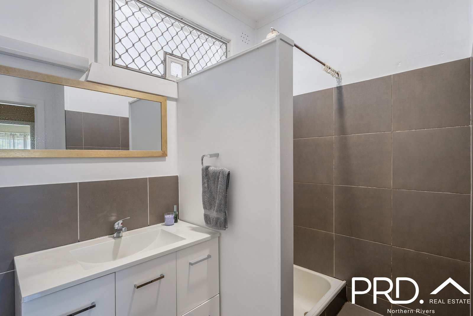 16 Cumbrae Avenue LISMORE 13