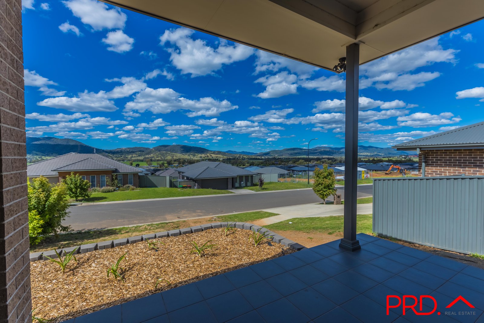 16 Currawong Drive TAMWORTH 2