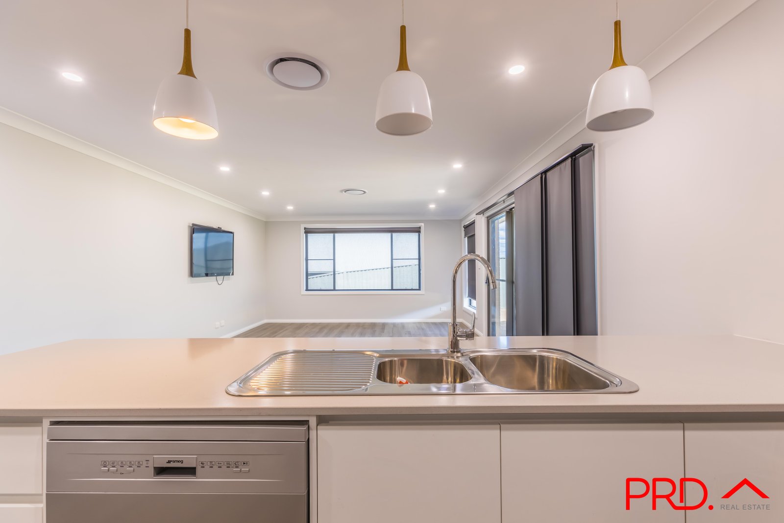 16 Currawong Drive TAMWORTH 12