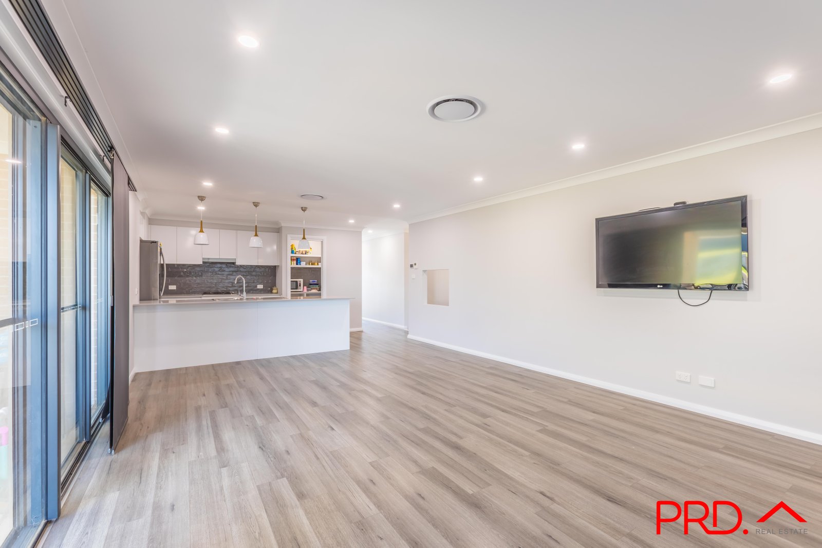 16 Currawong Drive TAMWORTH 14