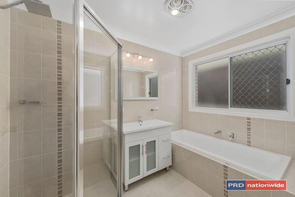16 Cuthbert Street BOAMBEE EAST 12