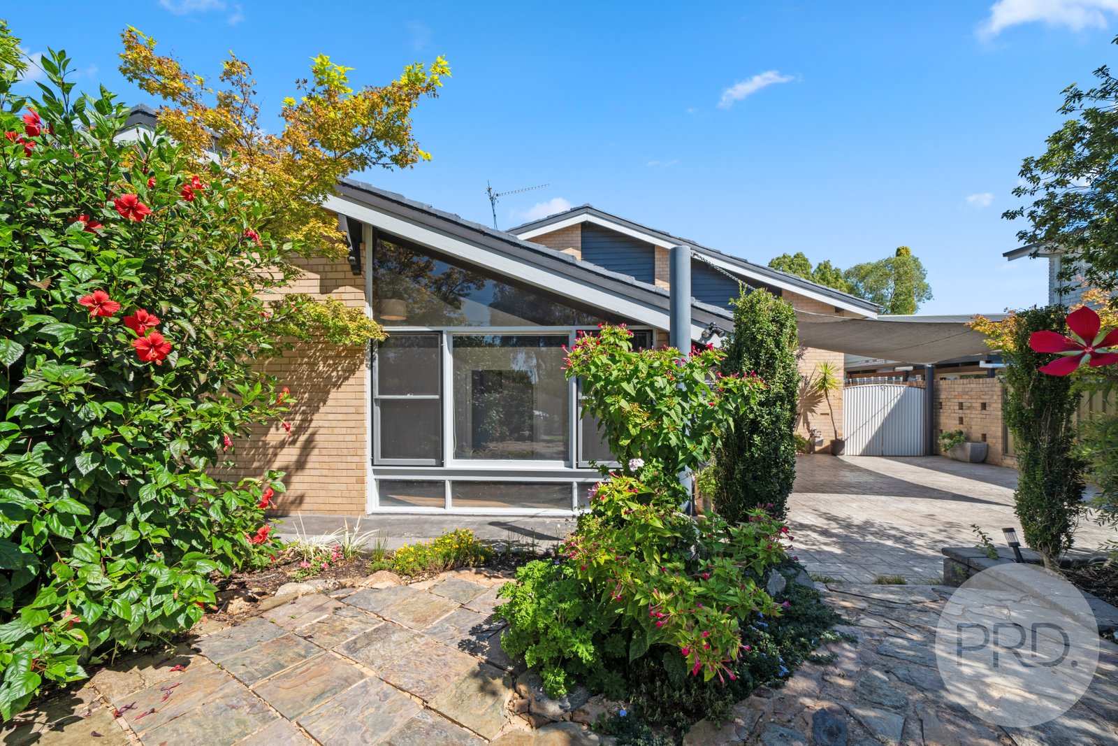 16 Dalkeith Avenue LAKE ALBERT 2