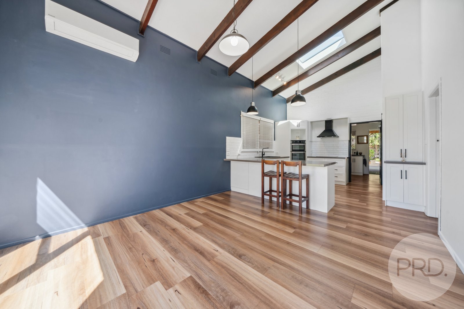 16 Dalkeith Avenue LAKE ALBERT 7