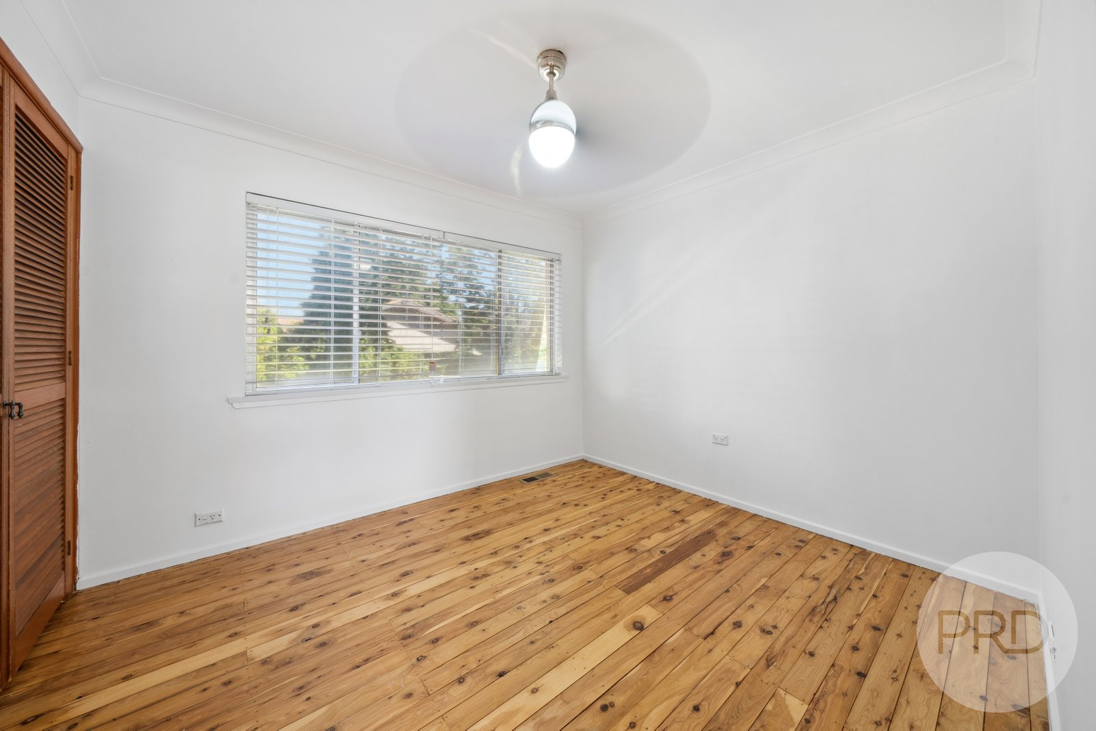 16 Dalkeith Avenue LAKE ALBERT 13