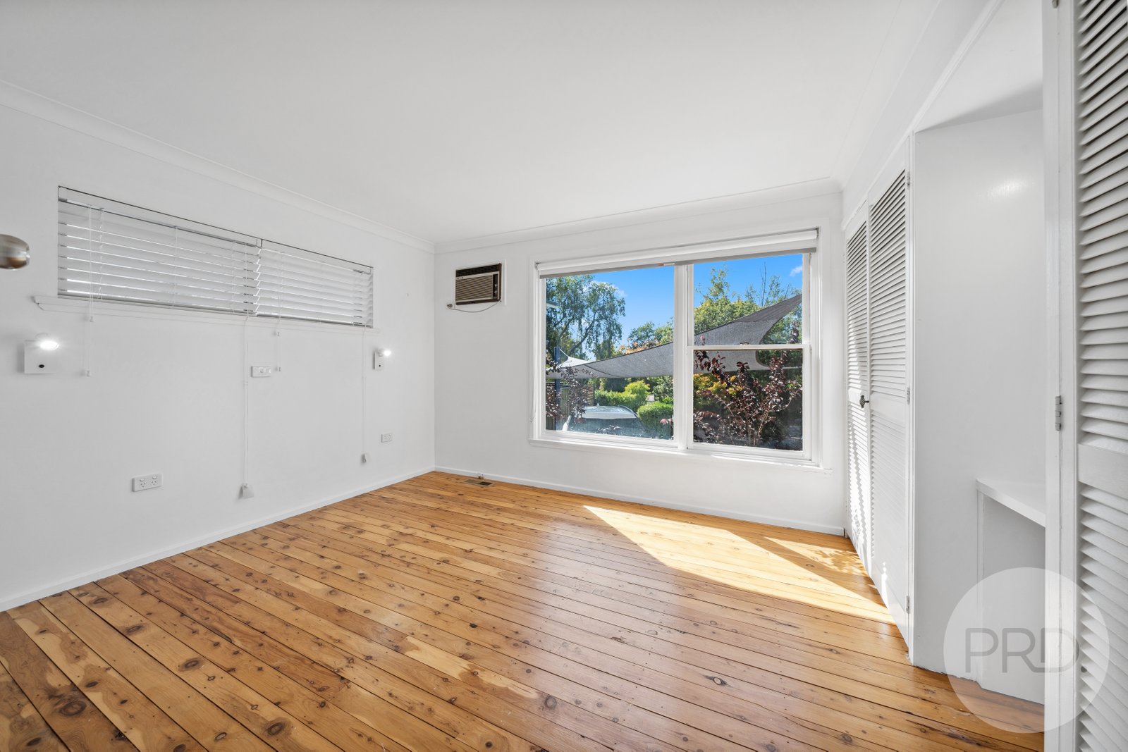 16 Dalkeith Avenue LAKE ALBERT 15