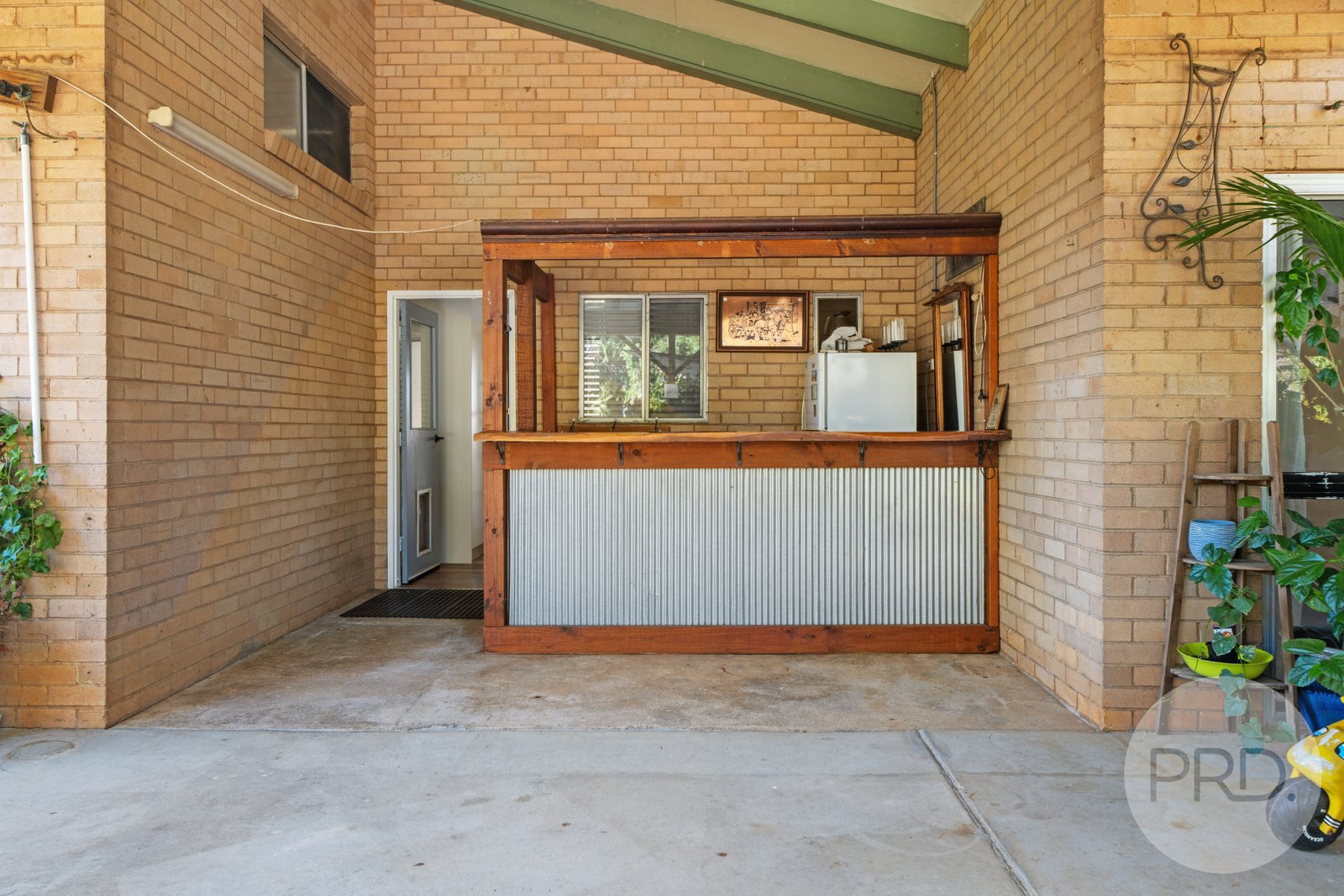 16 Dalkeith Avenue LAKE ALBERT 17