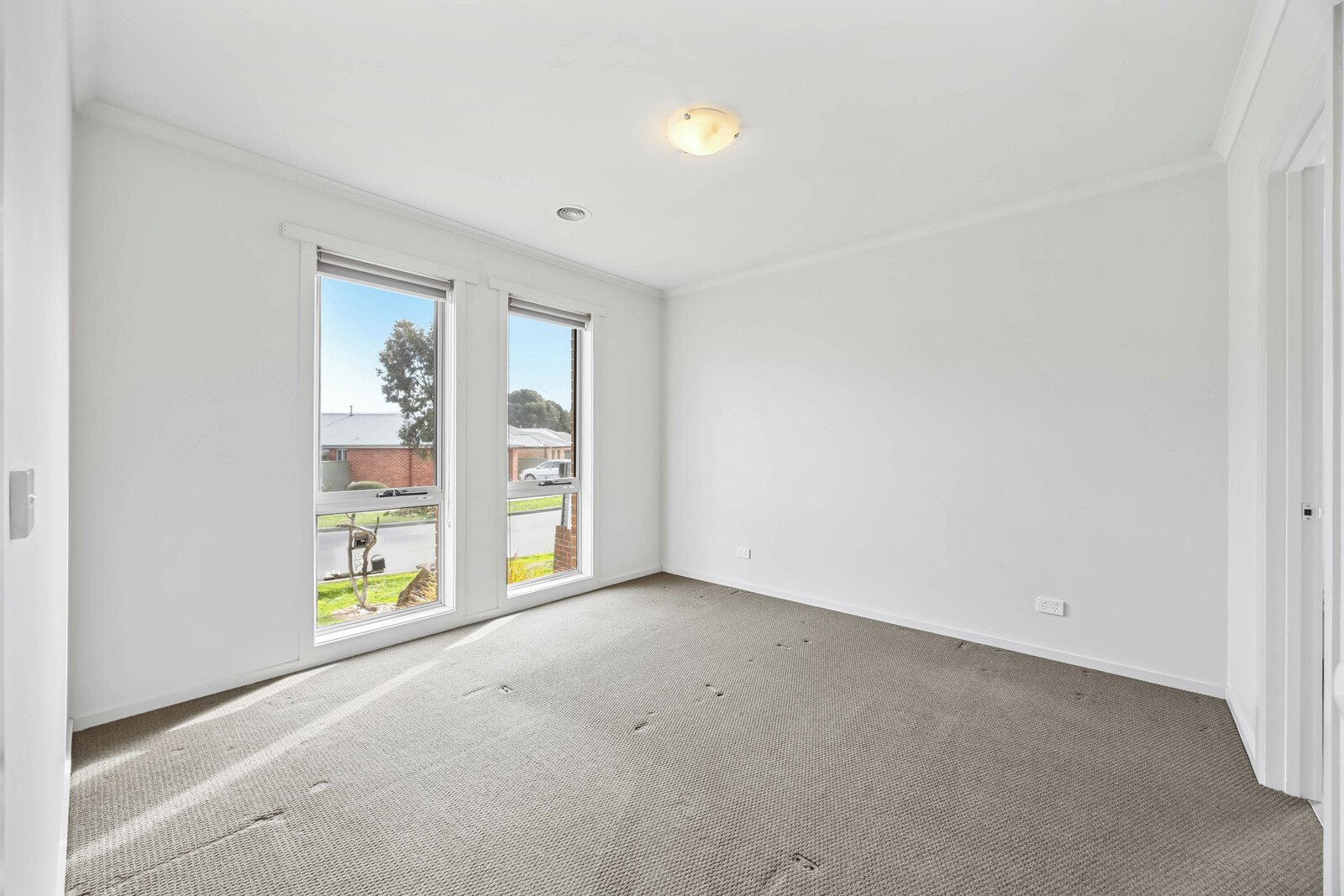 Gallery: 1/6 Damon Court