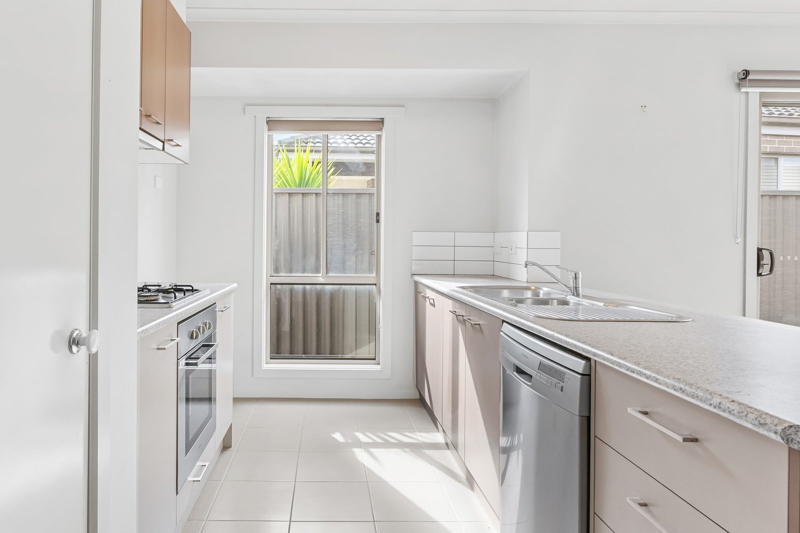 Gallery: 1/6 Damon Court