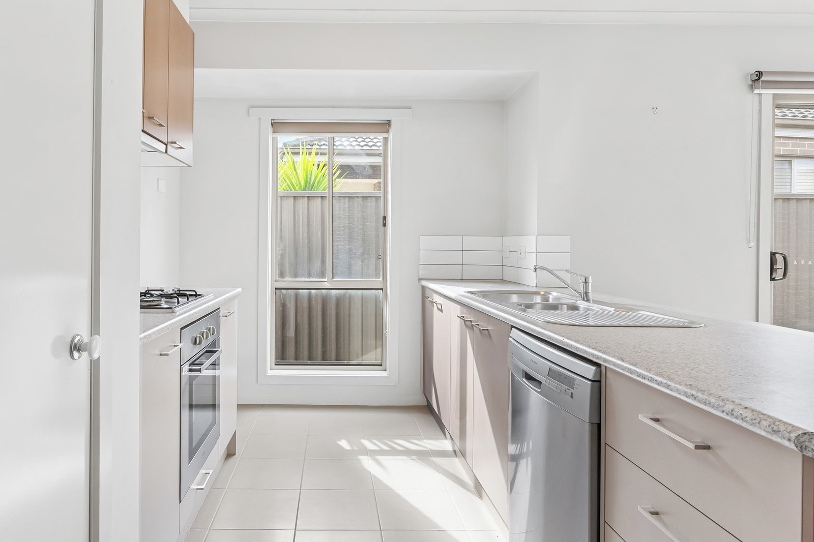Gallery: 1/6 Damon Court