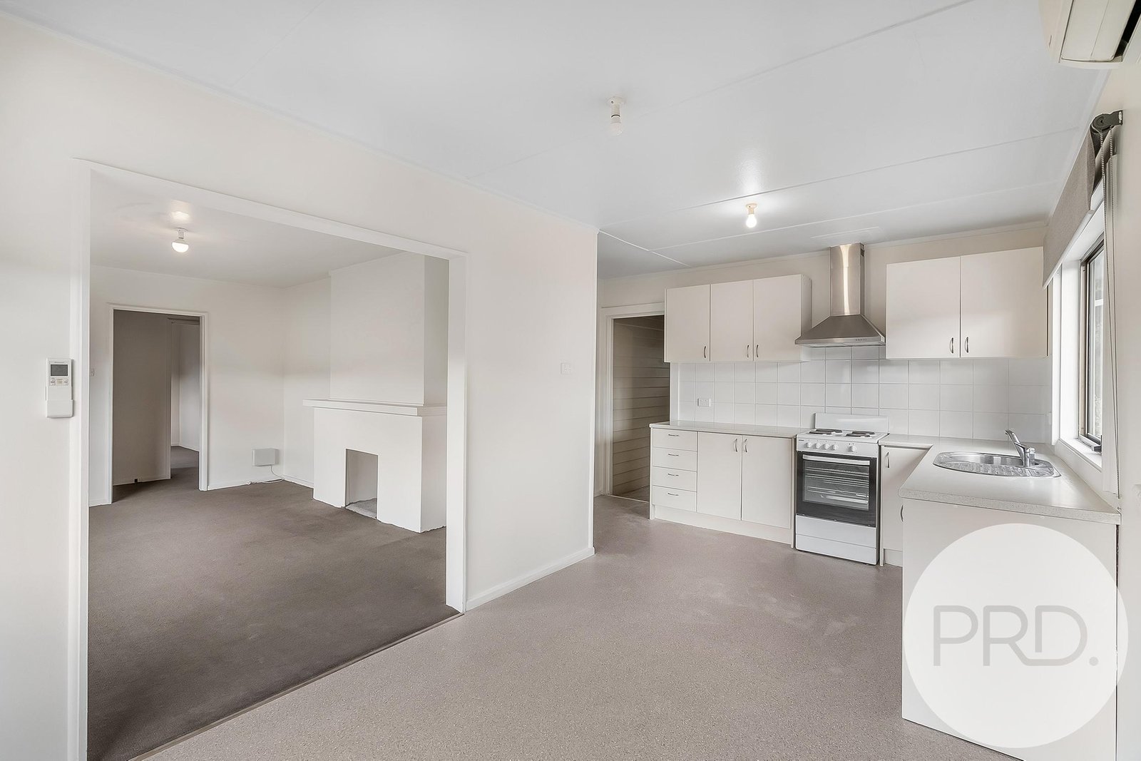 1/6 Dampier Street WARRANE 2