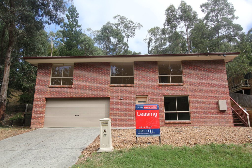 16 Darriwell Drive MOUNT HELEN 1