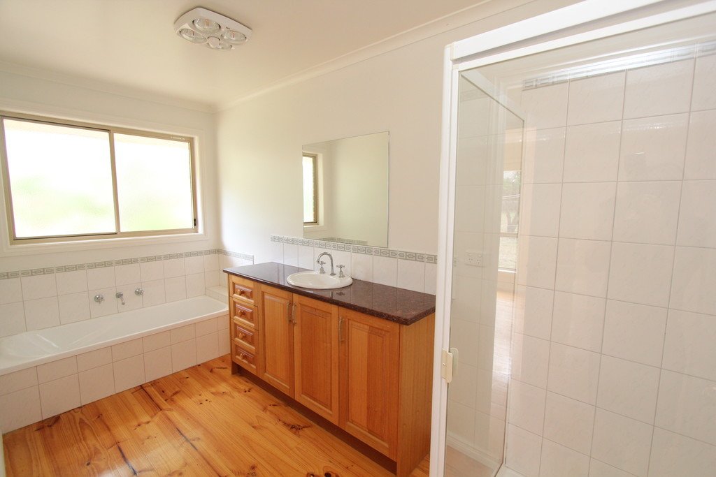16 Darriwell Drive MOUNT HELEN 8