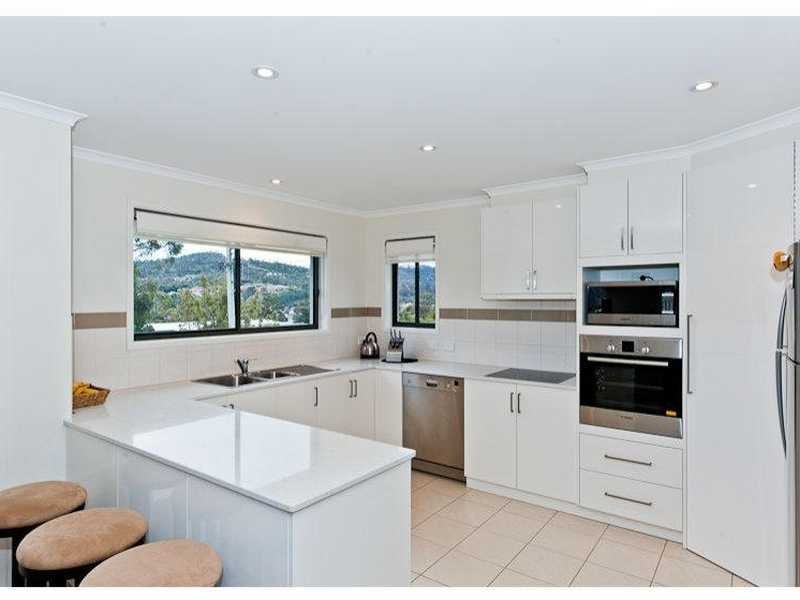 16 Derwent Avenue GEILSTON BAY 2