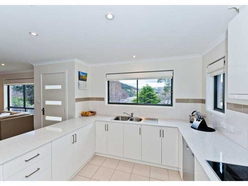 16 Derwent Avenue GEILSTON BAY 3