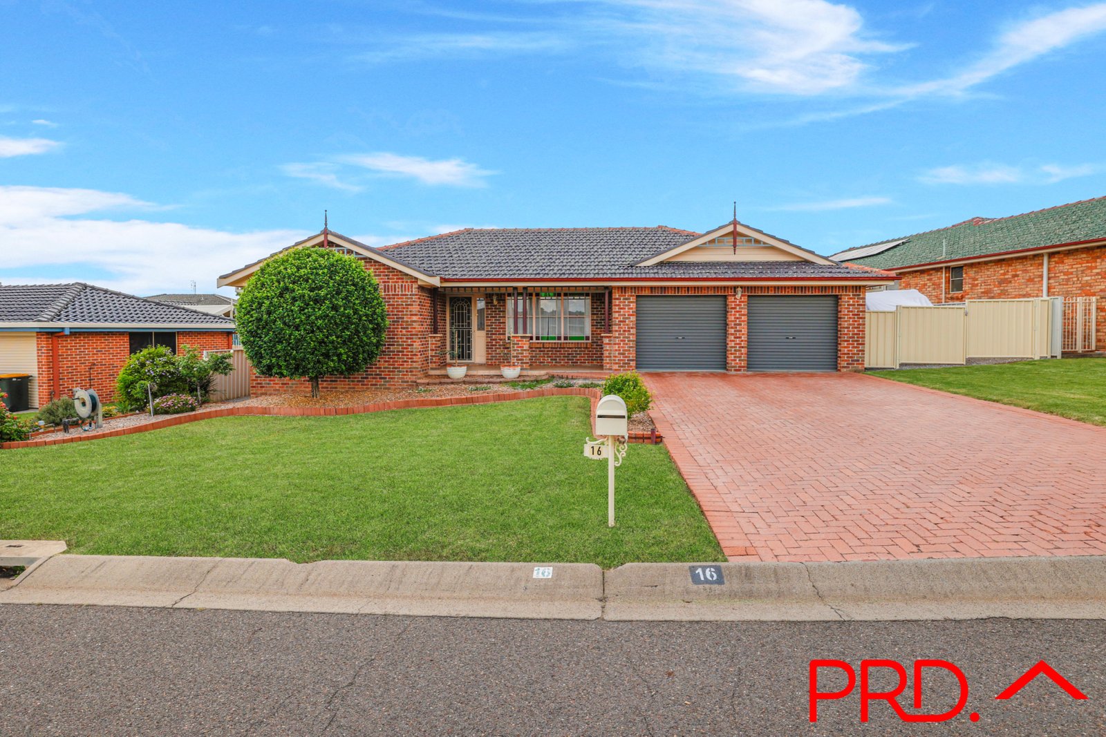 16 Dibar Drive TAMWORTH 1