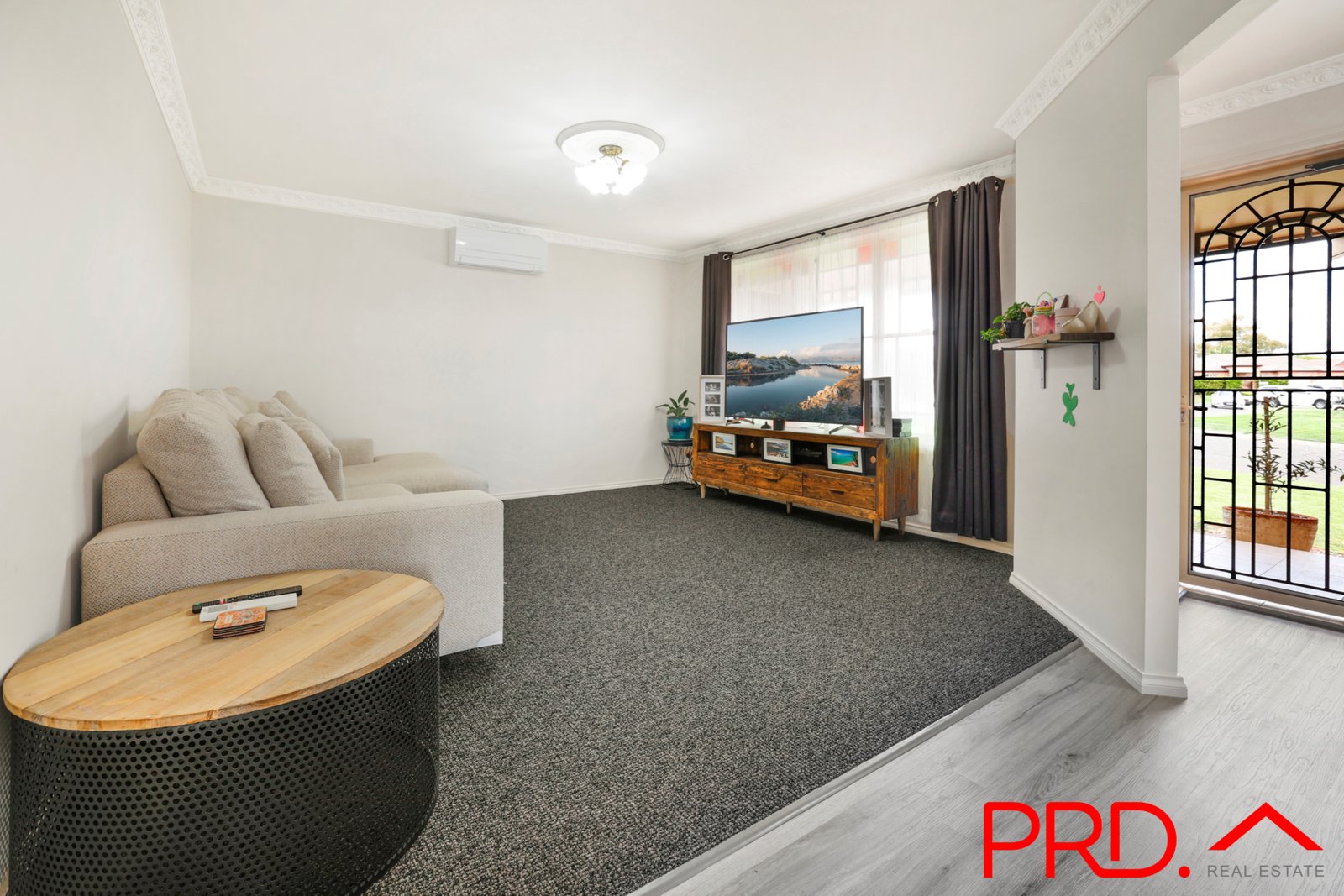 16 Dibar Drive TAMWORTH 4