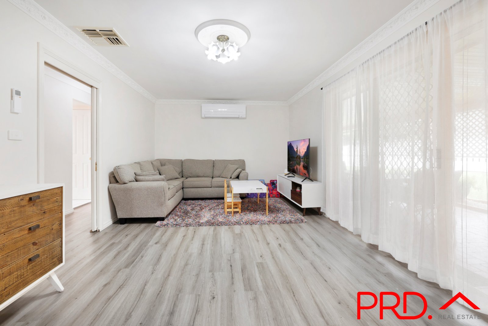 16 Dibar Drive TAMWORTH 14