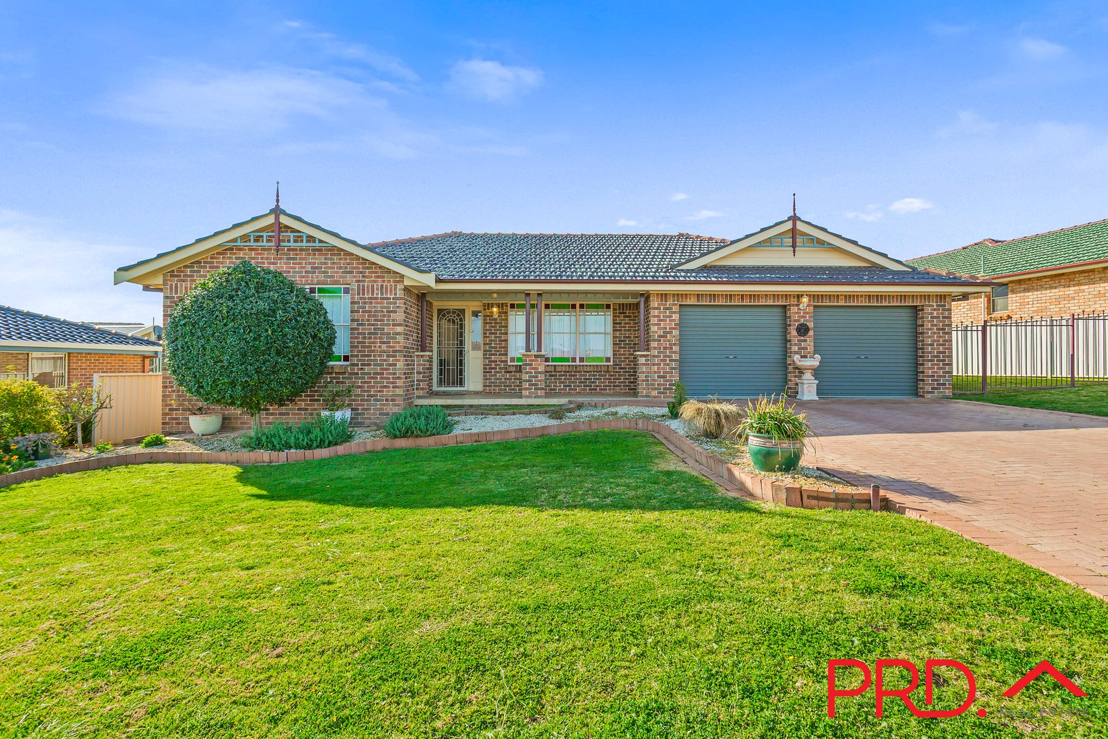 16 Dibar Drive TAMWORTH 1