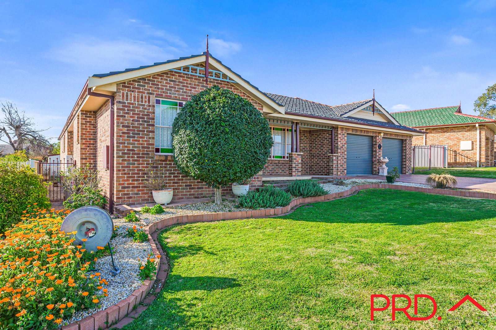 16 Dibar Drive TAMWORTH 2
