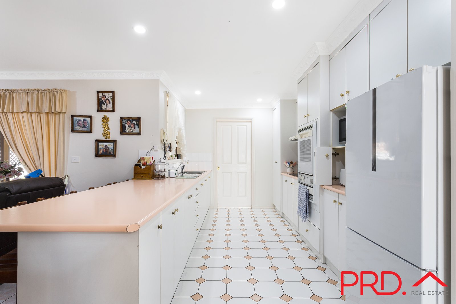16 Dibar Drive TAMWORTH 6