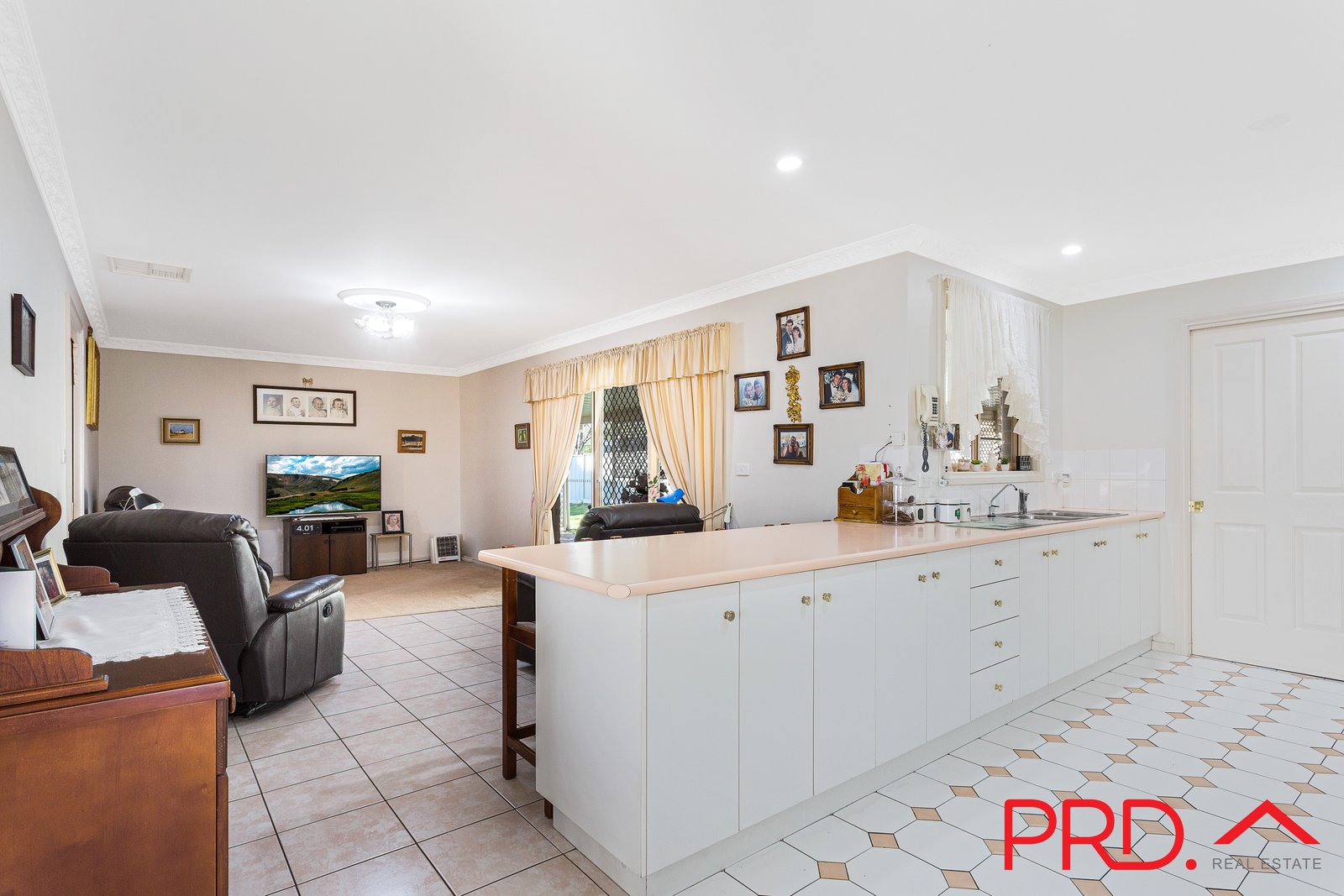 16 Dibar Drive TAMWORTH 7