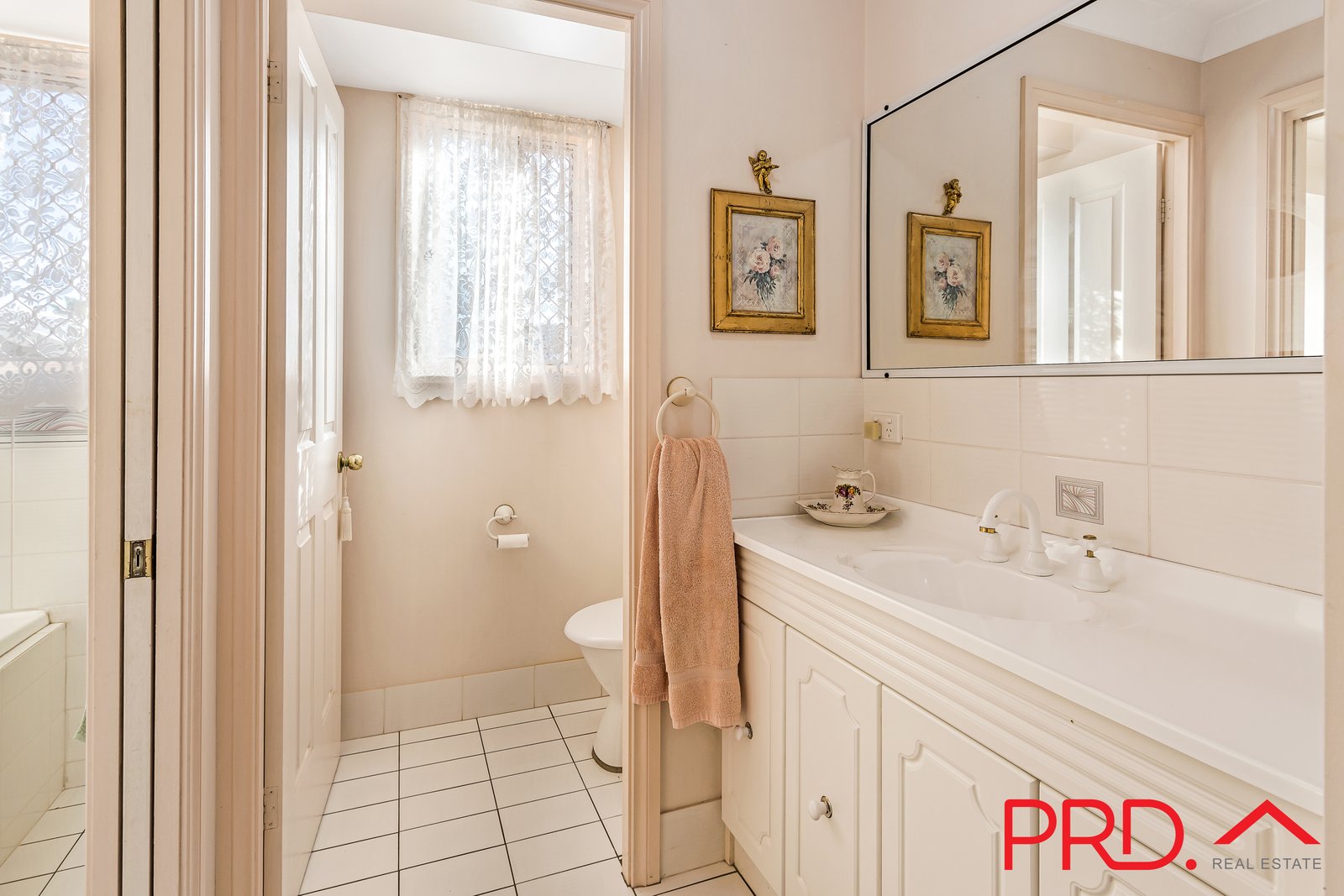 16 Dibar Drive TAMWORTH 13